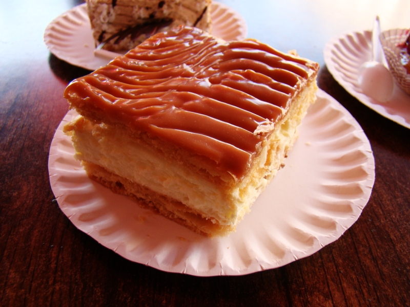 File:00861 Cakes in Sanok, kremwka.jpg