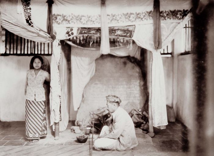 File:COLLECTIE TROPENMUSEUM Beschreven steen in Batoetoelis de batu tulis TMnr 60016704.jpg