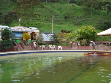 File:Aguas Termales Zetaquira.jpg