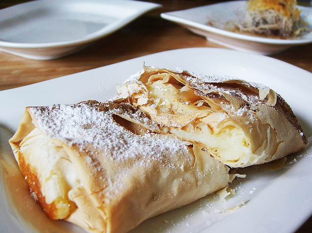 File:Bougatsa.png