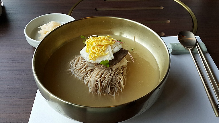File:Naengmyeon (cold noodles).jpg