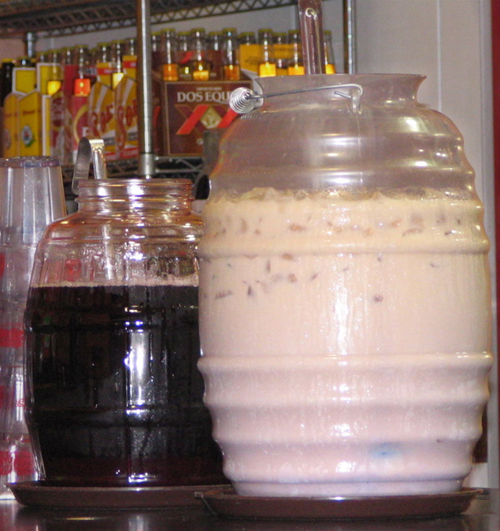 File:ManekiNeko horchata jar.jpg