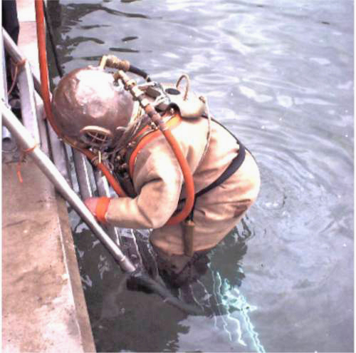 File:Standard diving dress 1.jpg