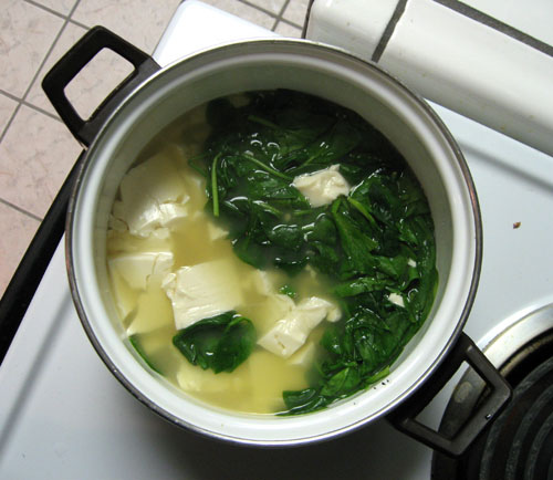 File:Spinach-tofu soup.jpg