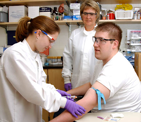 File:Phlebotomy-practice-university-of-delaware.jpg