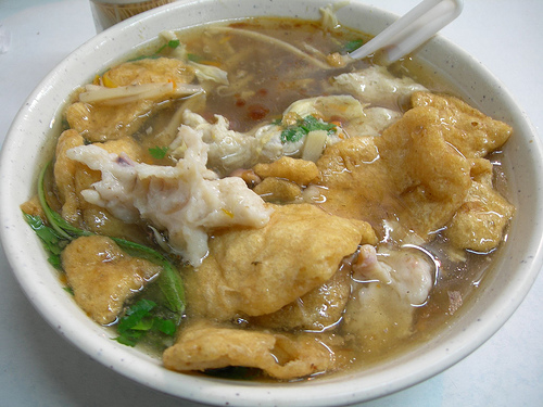 File:Chinese-style geng with meat, fish cakes, and squid.jpg