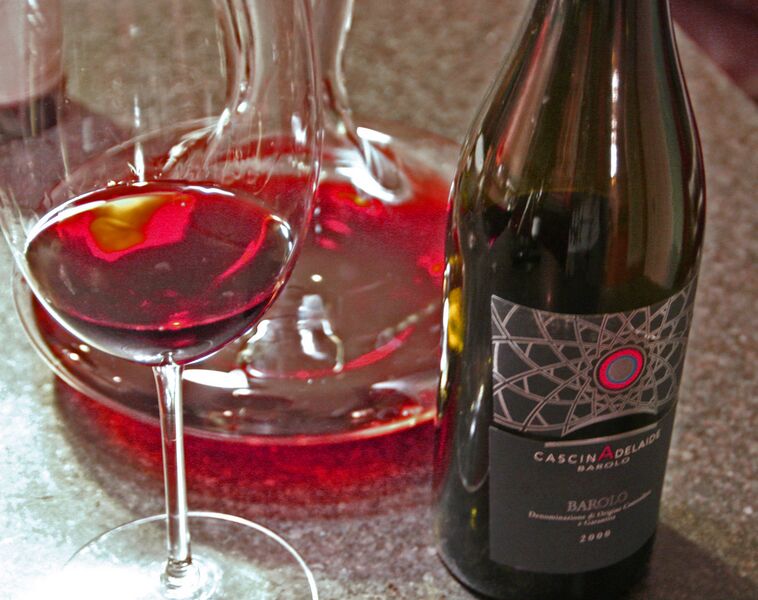 File:Cascin Adelaide Barolo & decanter.jpg