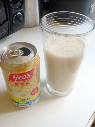 File:Soymilk can and glass 2.jpg