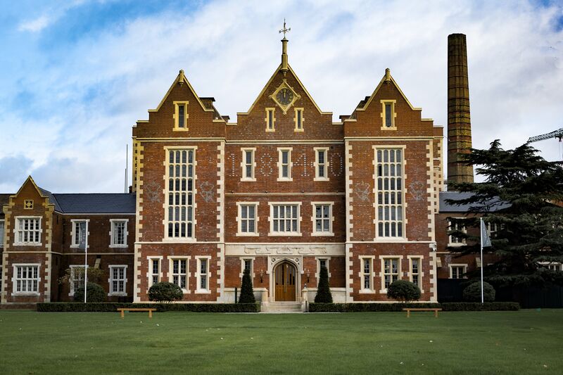 File:Springfield Hospital, Tooting.jpg