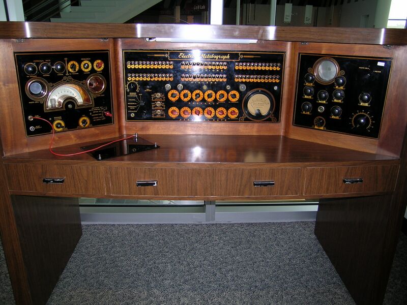 File:Electro-metabograph machine.jpg