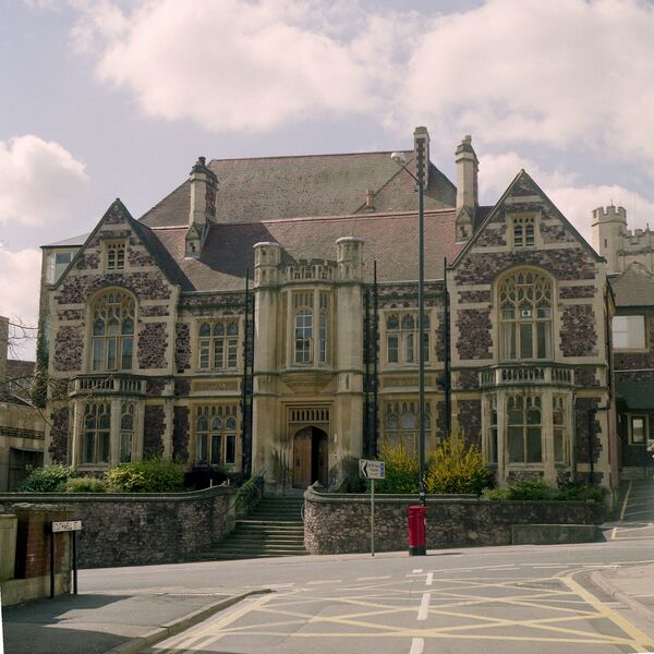 File:Bristol childrens hospital.jpg