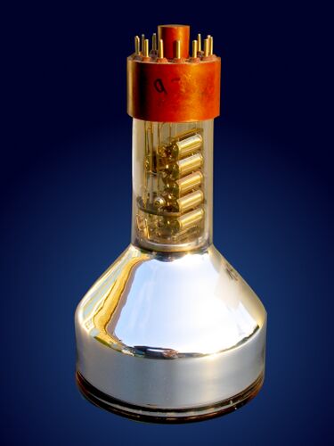 File:Photomultiplicateur ancien .jpg