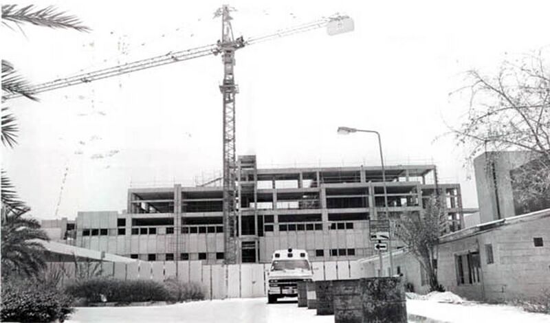 File:Salmaniya Construction Bahrain.jpg