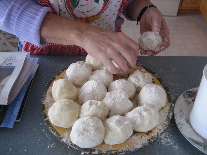 File:Balls of lefse dough.jpg