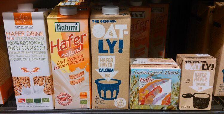 File:Hafermilch aus dem Bio-Supermarkt.jpg