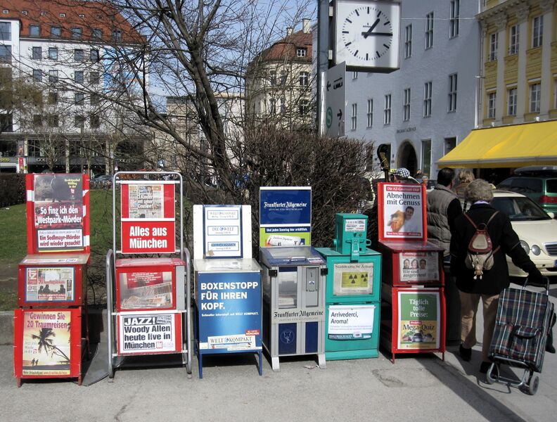 File:DEU Zeitungsautomaten Muenchen 3712 MSZ100320.jpg