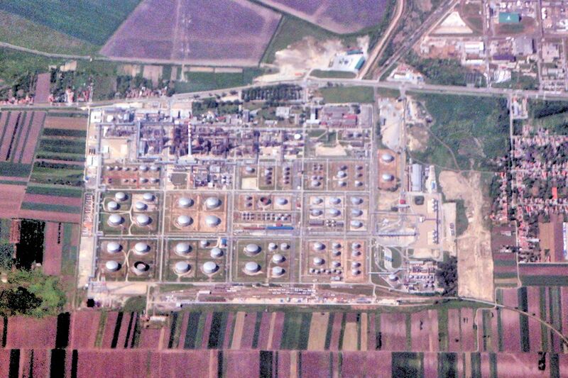 File:042 Pancevo refinery, Serbia.jpg
