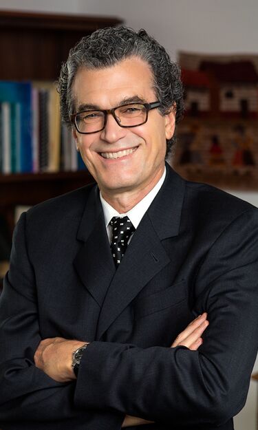 File:Eliseo J. Pérez-Stable 2015.jpg