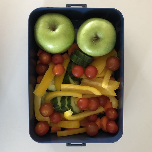 File:Box-veggies-and-two-apples.jpg