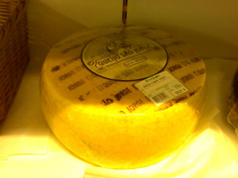 File:Queijo São Jorge inteiro.jpg