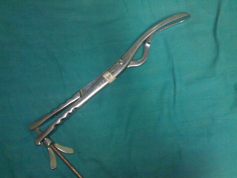 File:Medical Instruments O&G Cranioclast closed.jpg