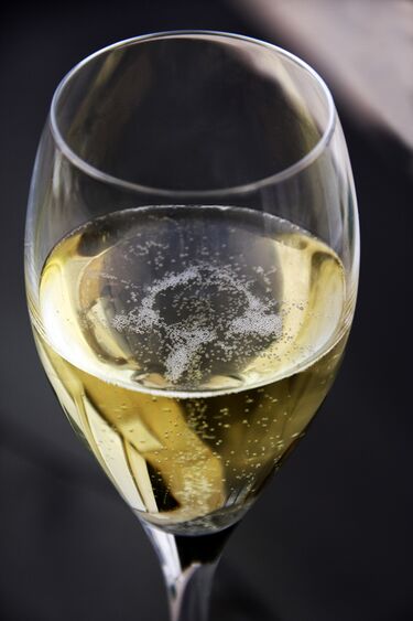 File:Glass of champagne.jpg