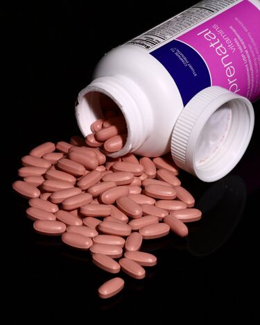 File:Prenatal vitamin tablets.jpg