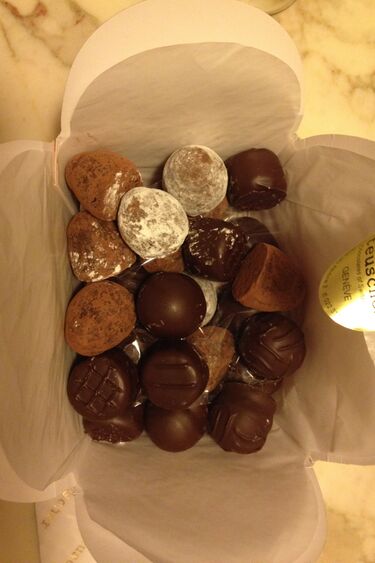 File:Truffes et Pralinés de Teucher.JPG