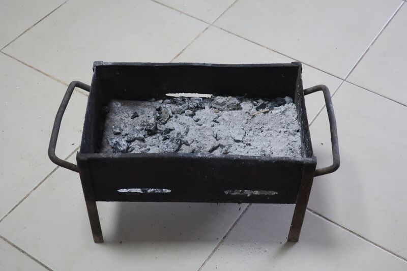File:Brazier carrying coals.jpg