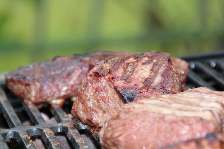 File:Steak-steaks-barbecue-summer-55808.jpg