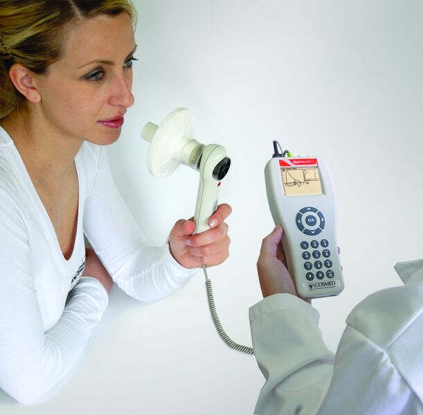 File:Handheld spirometer.jpg