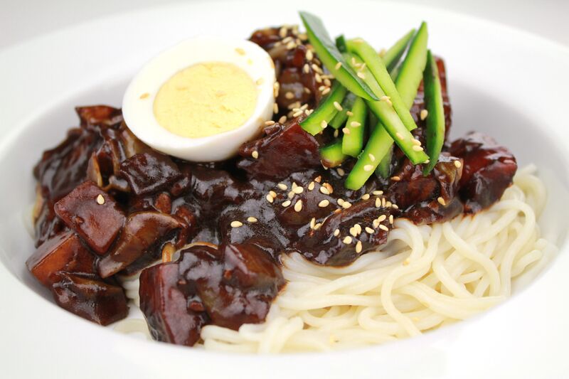File:Jajangmyeon by KFoodaddict.jpg