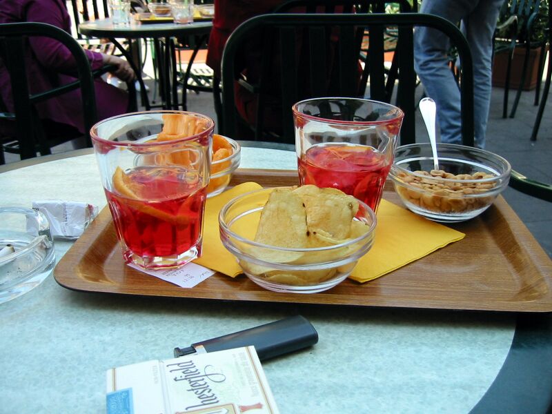 File:Aperitif Campari Soda.jpg