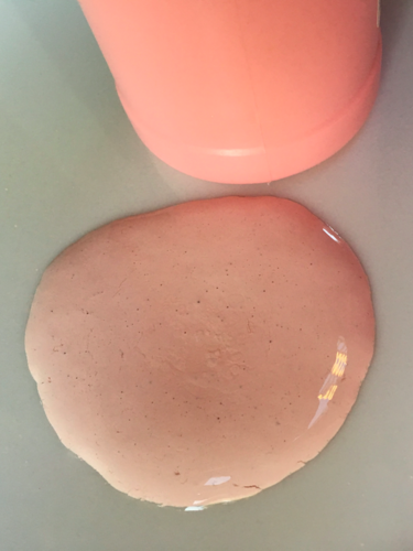 File:Calamine lotion.png