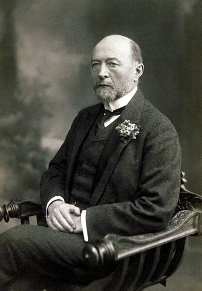 File:Emil von Behring sitzend.jpg