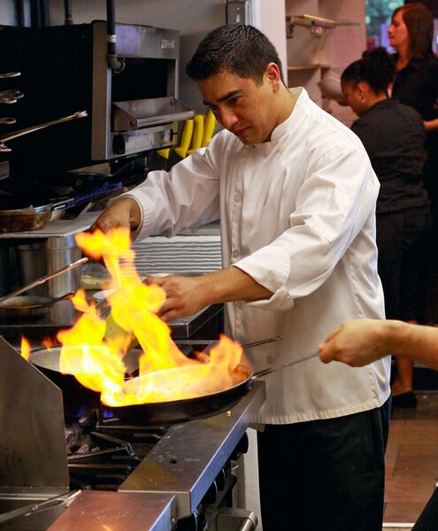 File:Flambé in a sauté pan.jpg