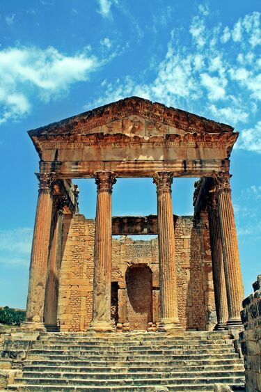 File:Temple du Capitole (Dougga).JPG