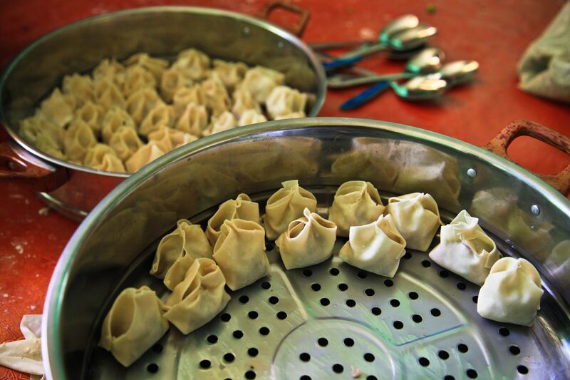 File:Mantu in a steamer.jpg