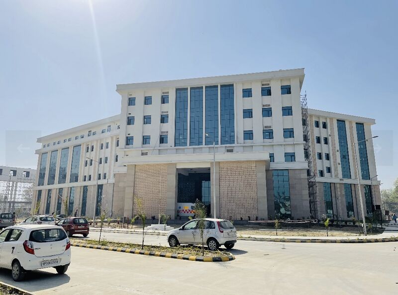 File:AIIMS RBL Medical College.jpg