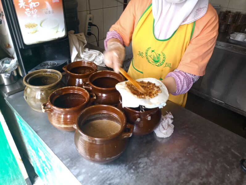 File:昆明英凤烧饵块.jpg