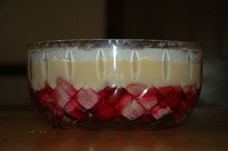 File:Trifle-(cream-layer)-profile.jpg