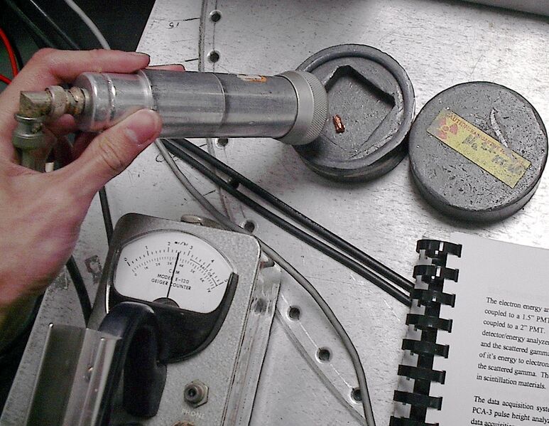 File:Geiger counter in use.jpg