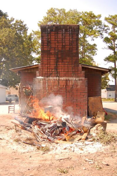 File:Barbecue pit.jpg