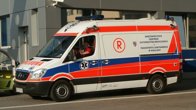 File:Mercedes ambulance PICT0112.jpg