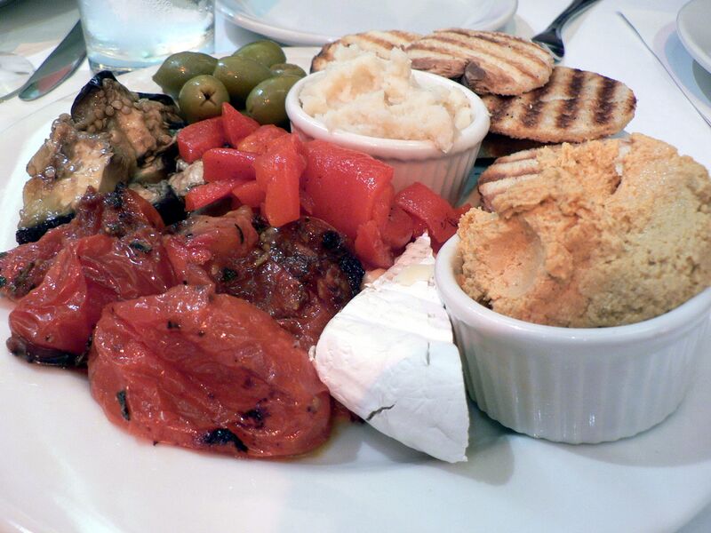 File:Skordalia, hummus and vegetables.jpg