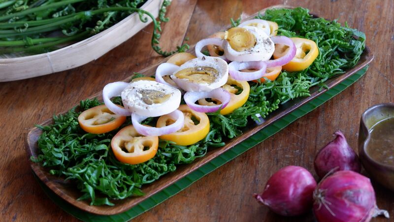 File:Ensaladang Pako with salted egg.jpg