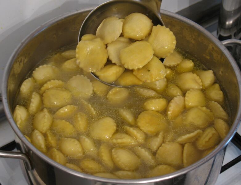 File:Anolini in brodo.jpg