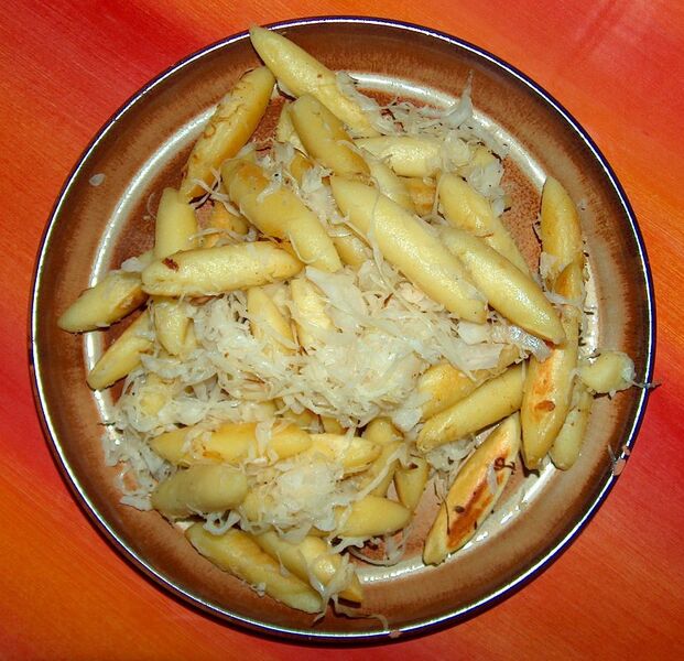 File:Schupfnudeln mit Sauerkraut.jpg