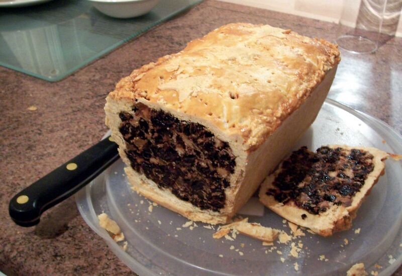File:Black bun cut open.jpg