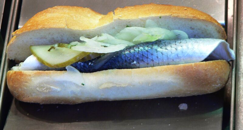 File:Fischbroetchen 01 (fcm).jpg